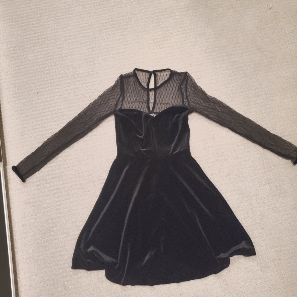 H&M black lace dress with long sleeves